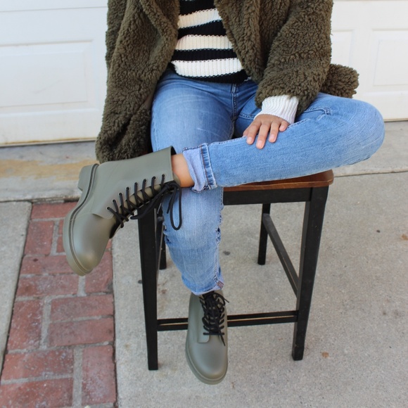 🚨//Fall Favorite Collection// Olive green Boots - Picture 2 of 6